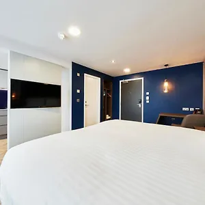 4* Aparthotel Roomzzz City